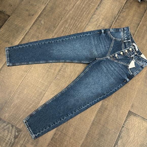 NWT HIGH RISE JEANS SIZE 6 - Picture 10 of 17